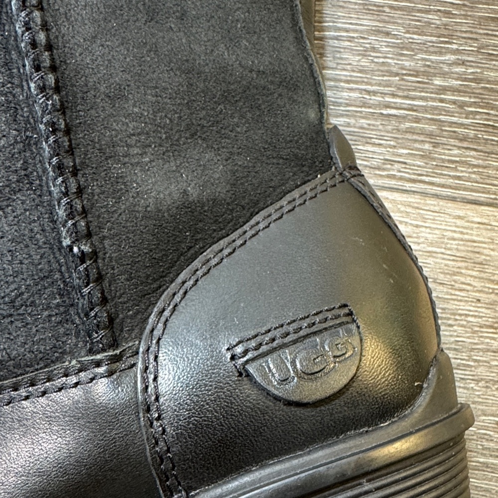 Ugg Black Knee-High Boots woman’s size 6 (s244) - Picture 3 of 8